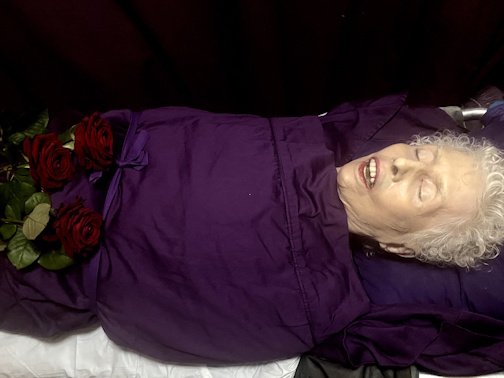 Momma lying in honour